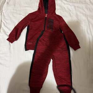 Nike Therma-Fit Full Zip Hoodie and Jogger Pants 2 Piece Set Red Black